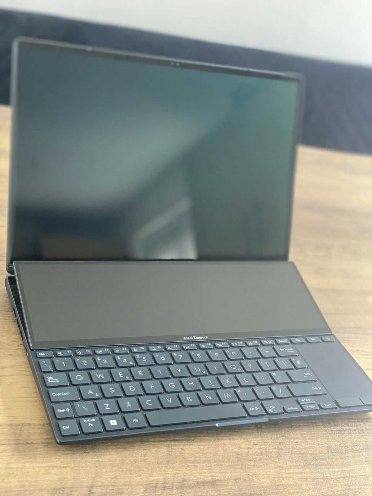 ASUS ZenBook Pro Duo 4K OLED,120 Hz,Тouch/i9-12900H/32GB/Harman Kardon