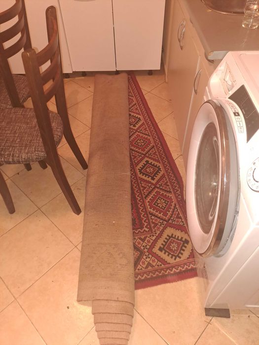 Стар килим неизползван