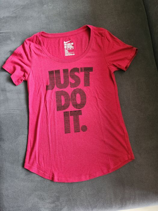 Дамска тениска Nike