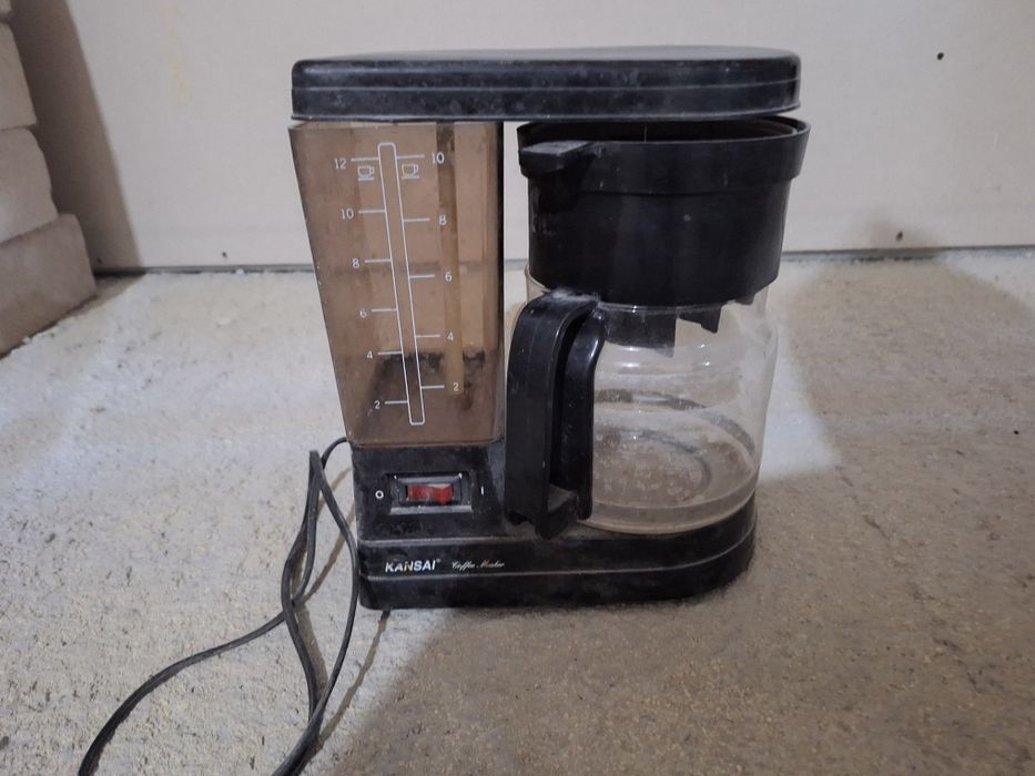 Cafetiera veche și storcator fructe