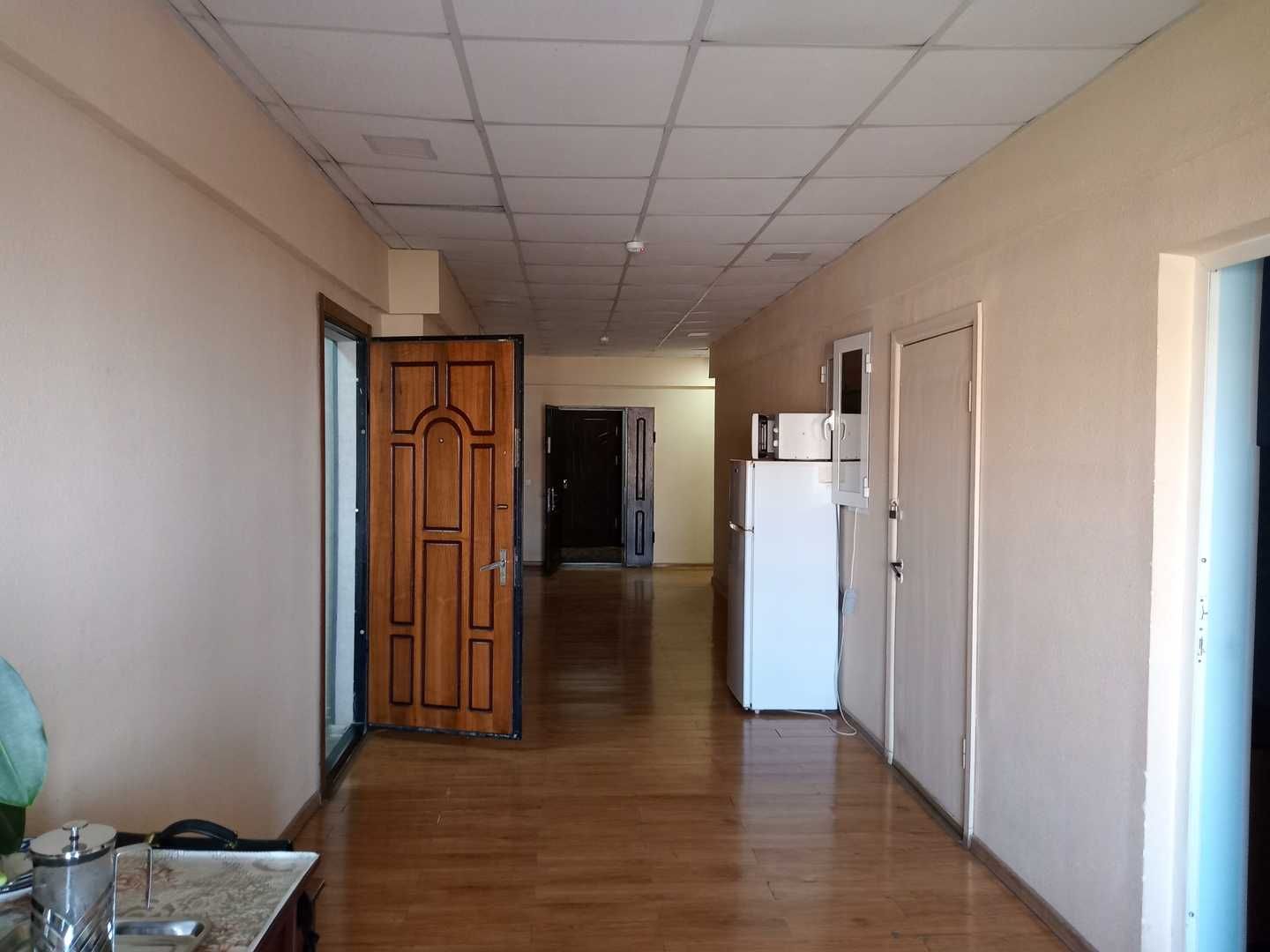 Yu  Продаются офисы - 453кв.м. полностью этаж, напротив Алайского