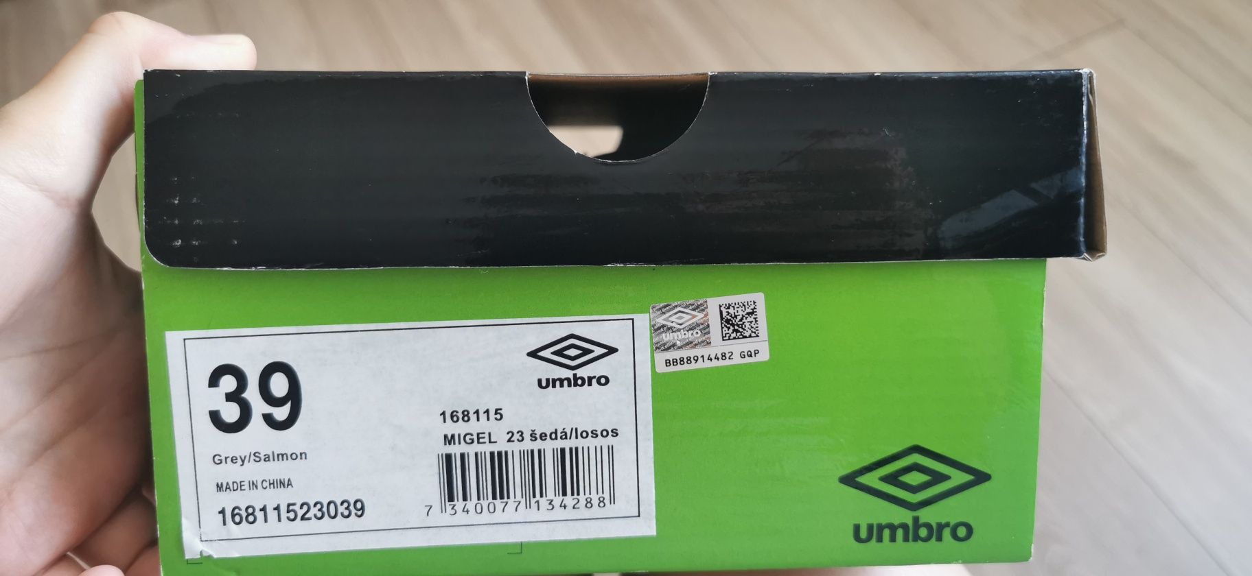 Обувки Umbro номер 39