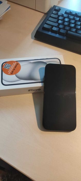 Vand iPhone 15, negru, 128 Gb