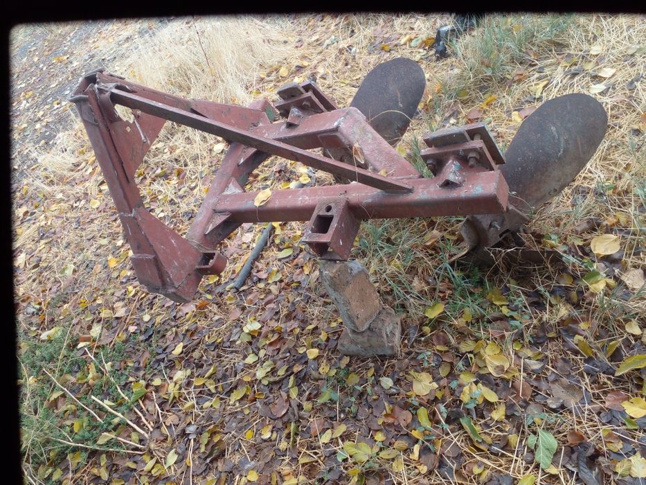 2 корпусли плуг сотилади