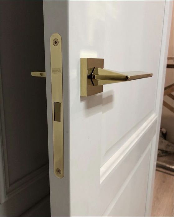 Установка межкомнатных дверей