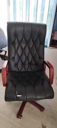 Продается кресло (качалка) из натуральной кожи покупали за 100000 тг