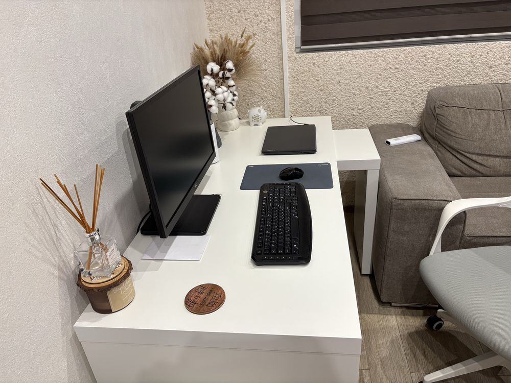 Бюро IKEA MALM с подвижен плот - ляв/десен