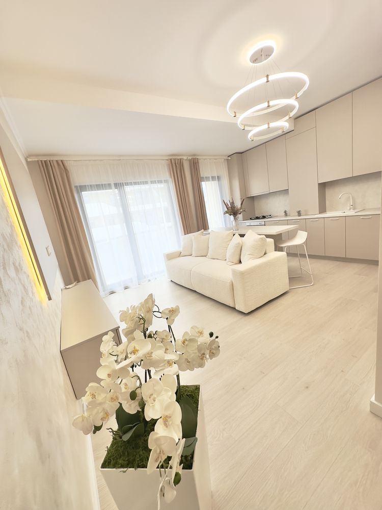 PROPRIETAR vand ap.3 camere, nou, finisat, mobilat si utilat