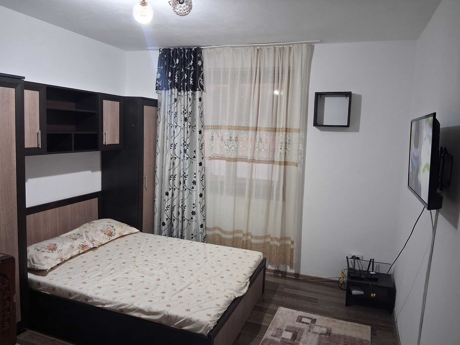 Închiriez apartament