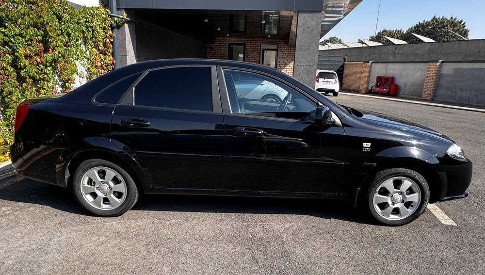 Продаю свою чёрную Gentra Qora 2023/2024 без люка, СРОЧНО!