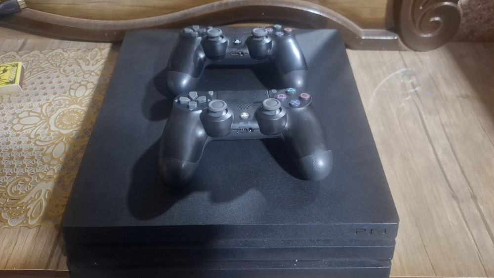 Ps4 pro 4k 1 tr 25 games