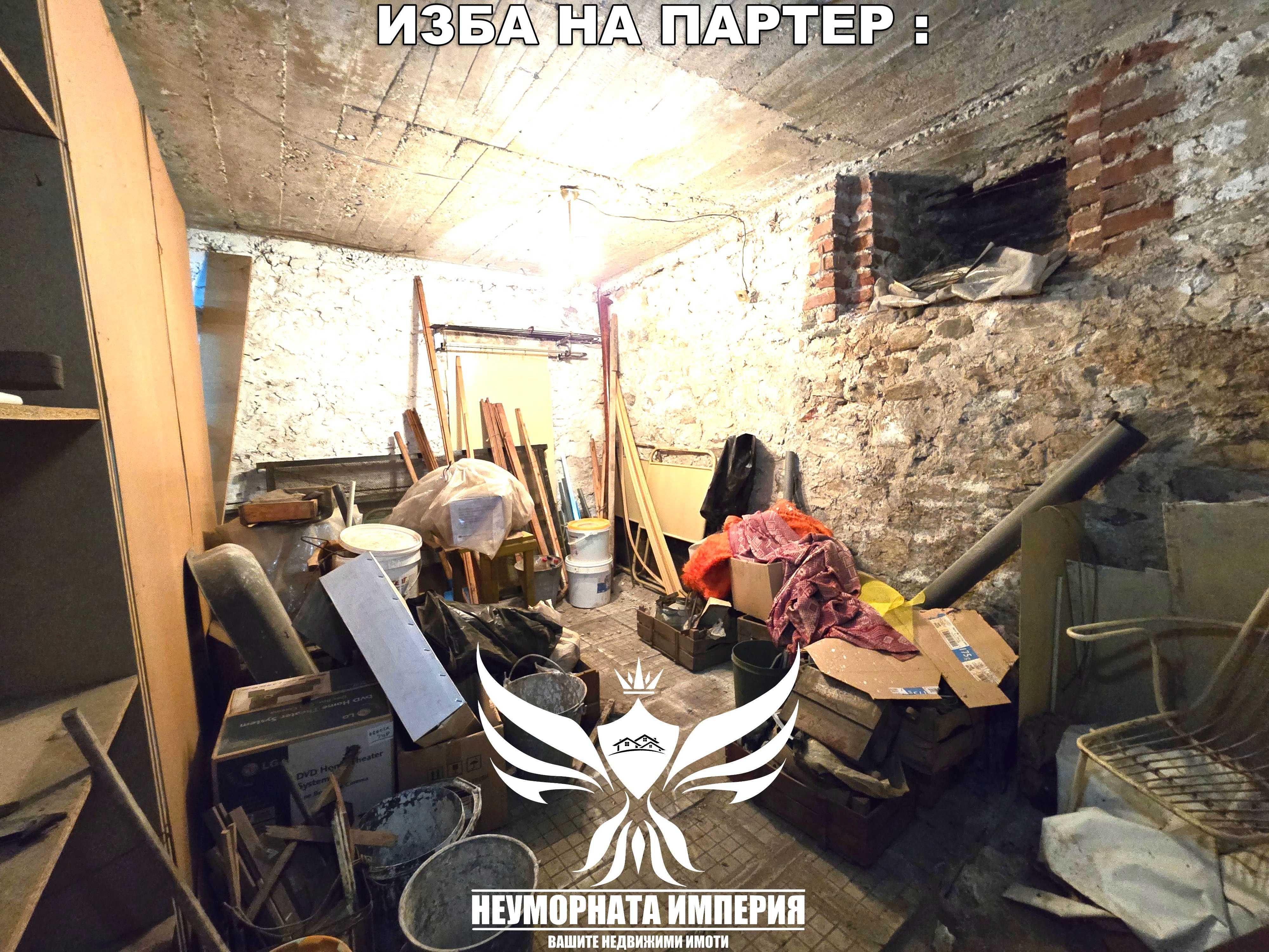 Продавам тристаен/четиристаен 102кв 2 ет. в Асеновград център