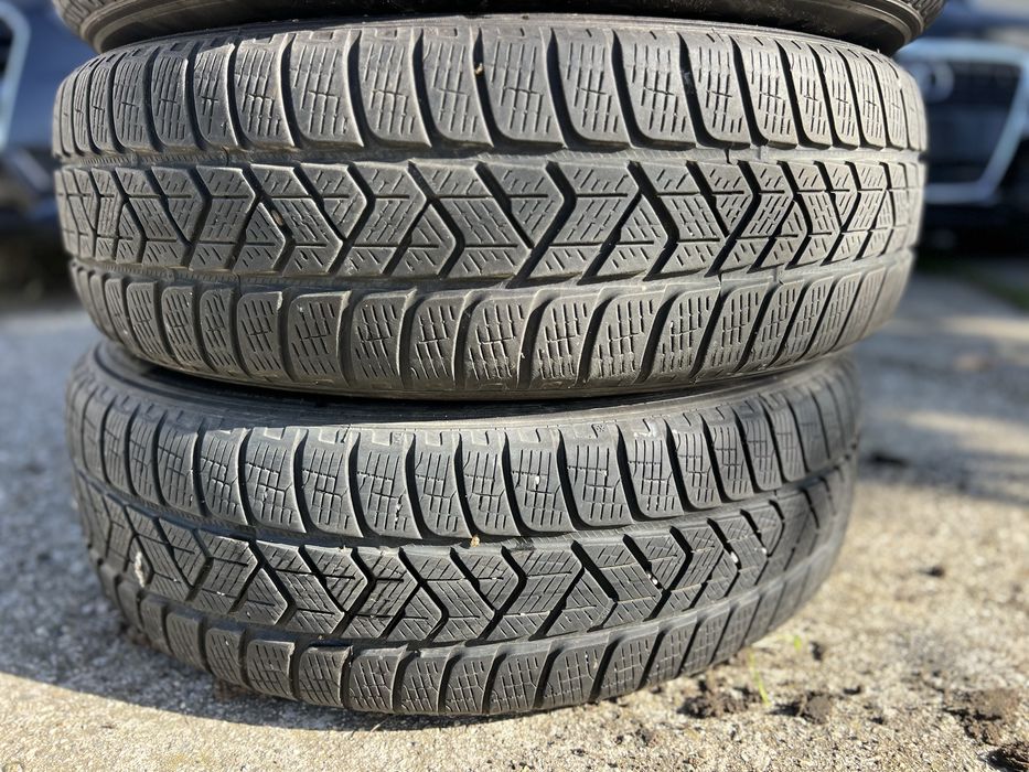 Зимни гуми 215/65/17 Pirelli dot 21.с 7 мм грайфер . Цена за всичките.