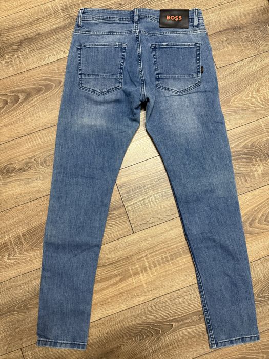 Blugi slim fit Boss, marimea M, model nou