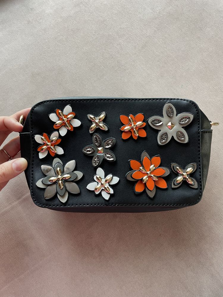 Чанта с 3D цветя