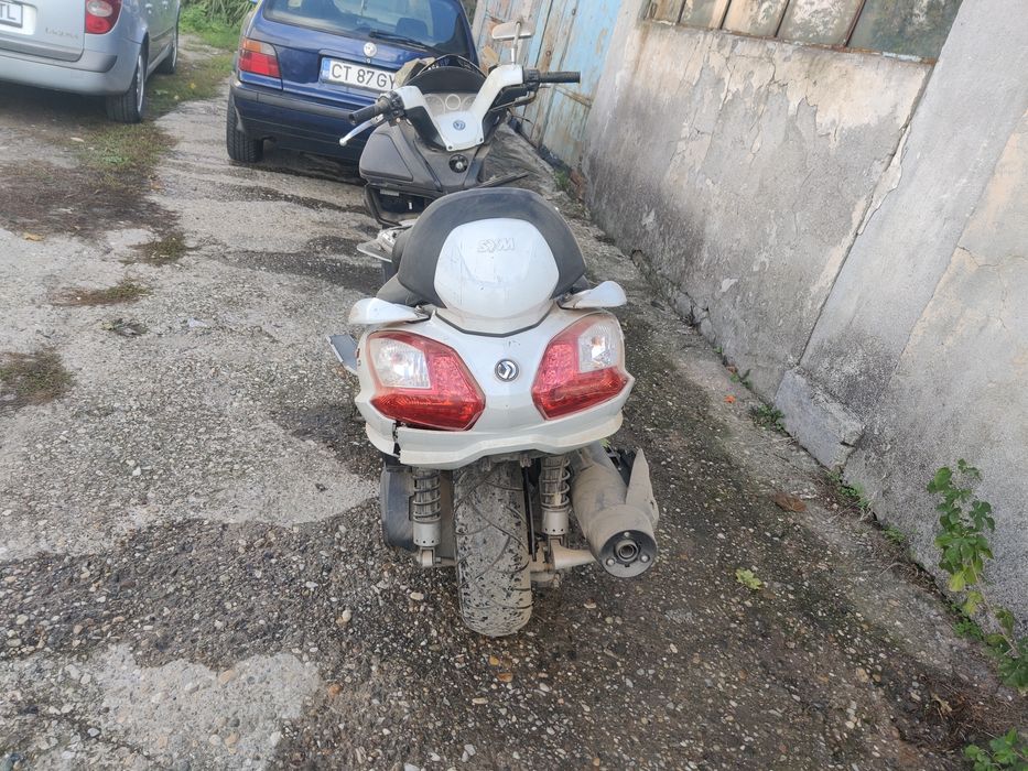 Vând scuter sym  avariat