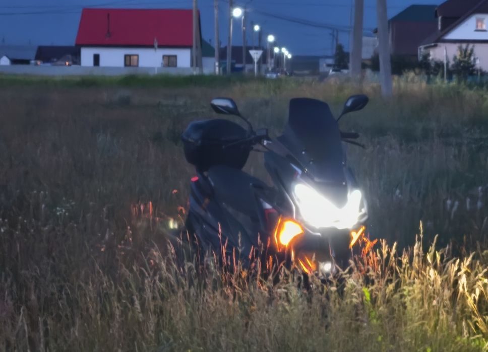 Продам мопед Макси 150куб +redmi 9c не рабочий