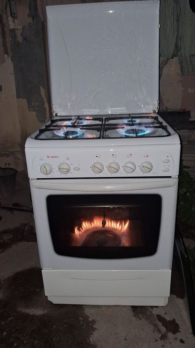 Срочно продаётся  газ плита Беларусь Гефест