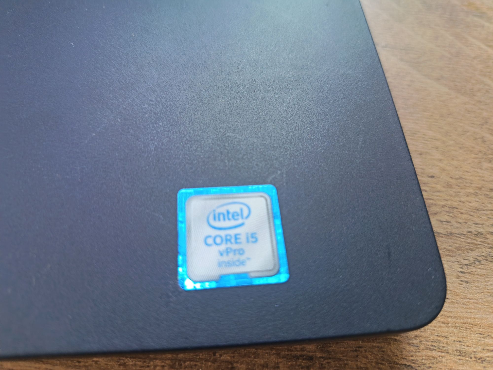 Лаптоп Dell +подарък