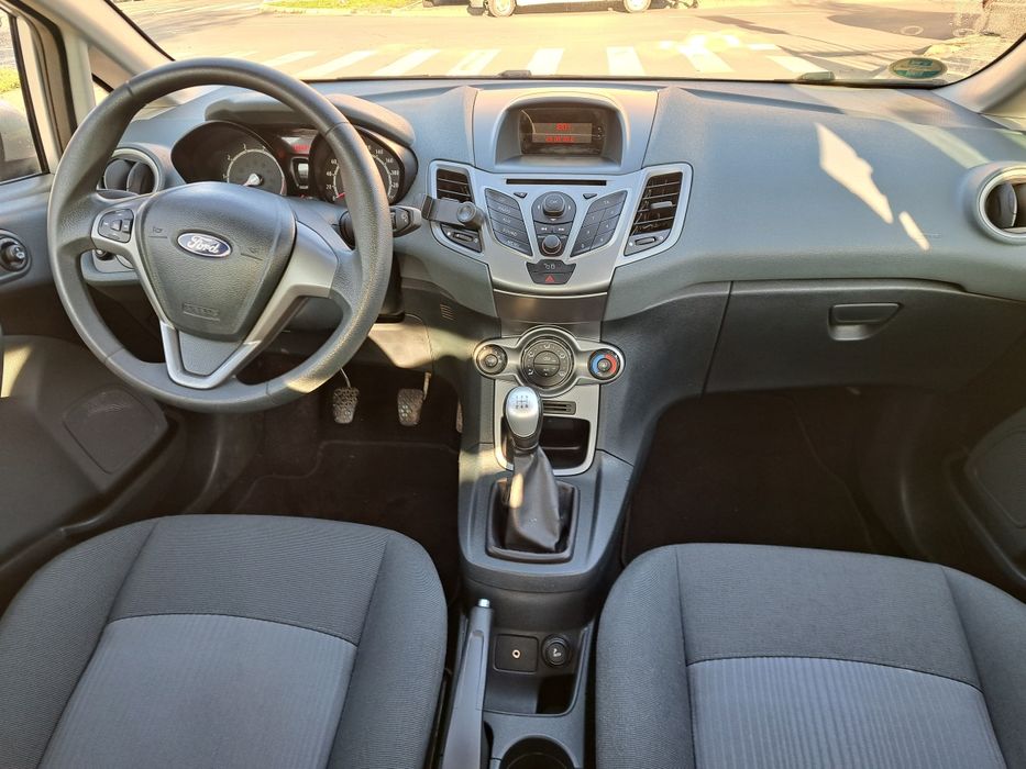 Vând Ford Fiesta