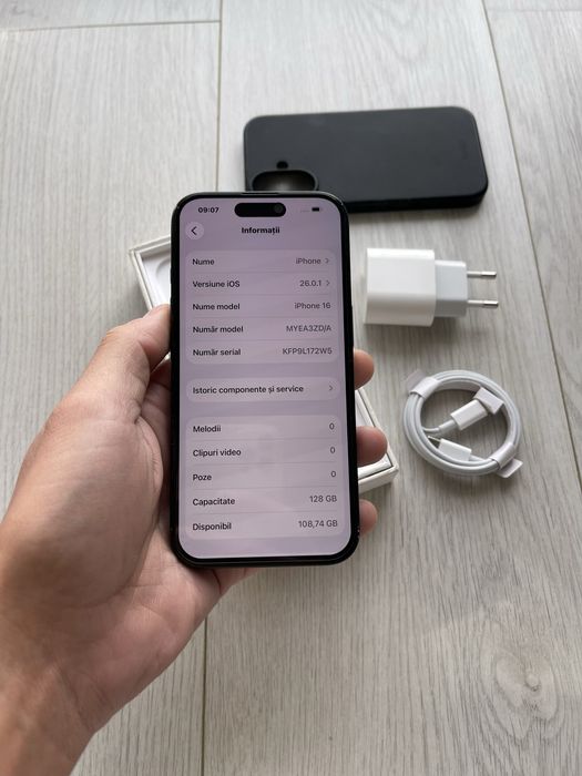 • Iphone 16 black  • BATERIE 93%  •