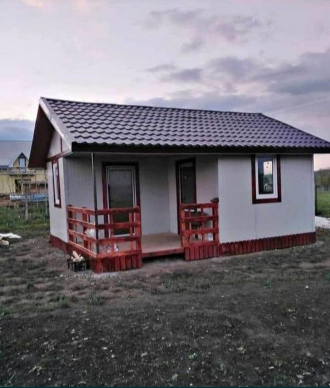 Vând casă de locuințe din panouri tip sandwich