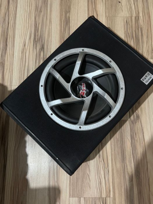 Продам б/у  саббуфер