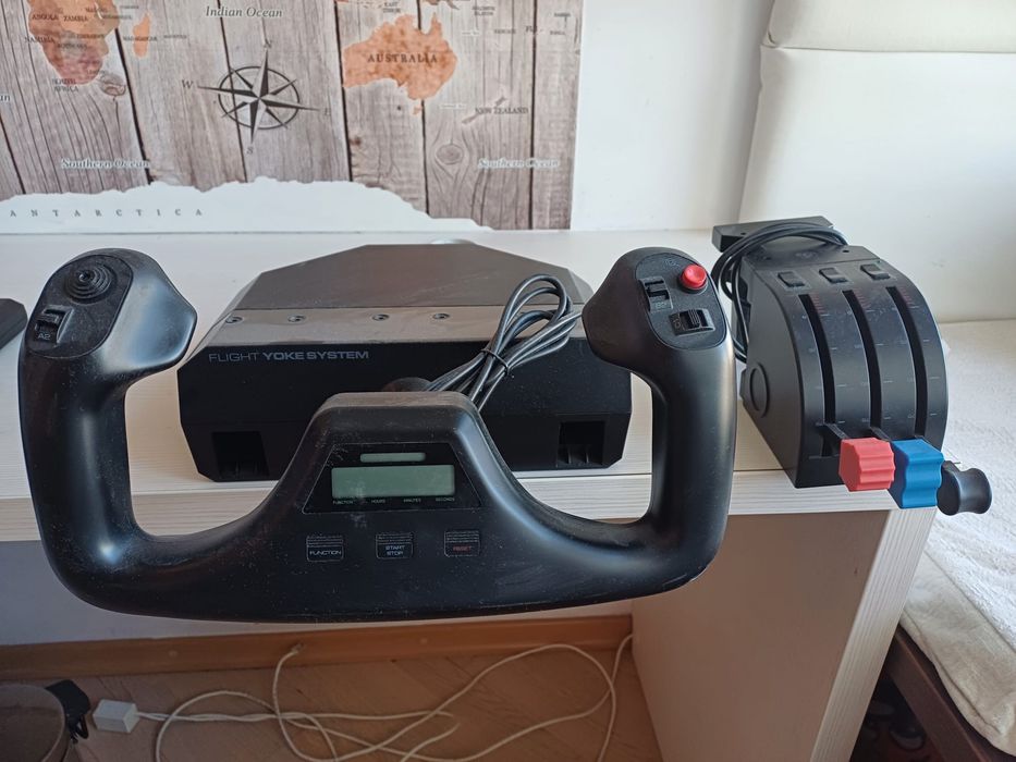 Simulator  zbor Saitek Pro Flight Yoke si Logitech G Saitek Pro Flight