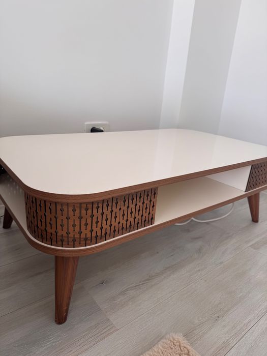 Masuta eleganta de cafea