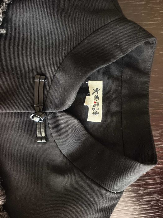 стилно късо сако с апликация пеперуда