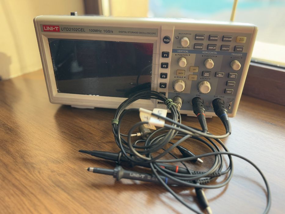Осцилограф UNI-T UTD2102C