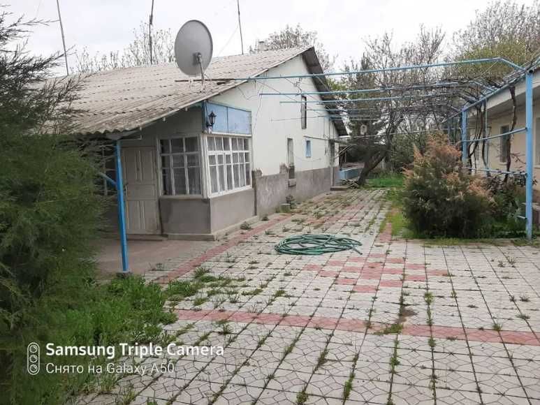 Продаются 2 дома в кибрае, 19 соток. Qibrayda 19 sot 2 ta uy sotiladi.