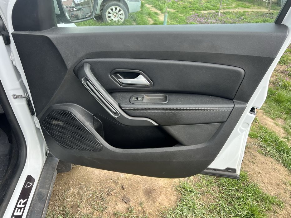 Vand fete de usi Dacia Duster Hjd-2018/2022