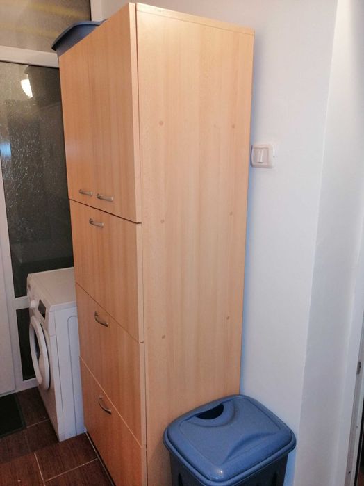 Dulap hol pt. pantofi cu 5 usi, lemn PAL melaminat de culoare deschisa