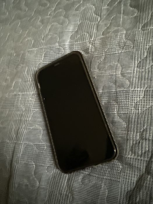 Продам телефон Iphone 11 (айфон)