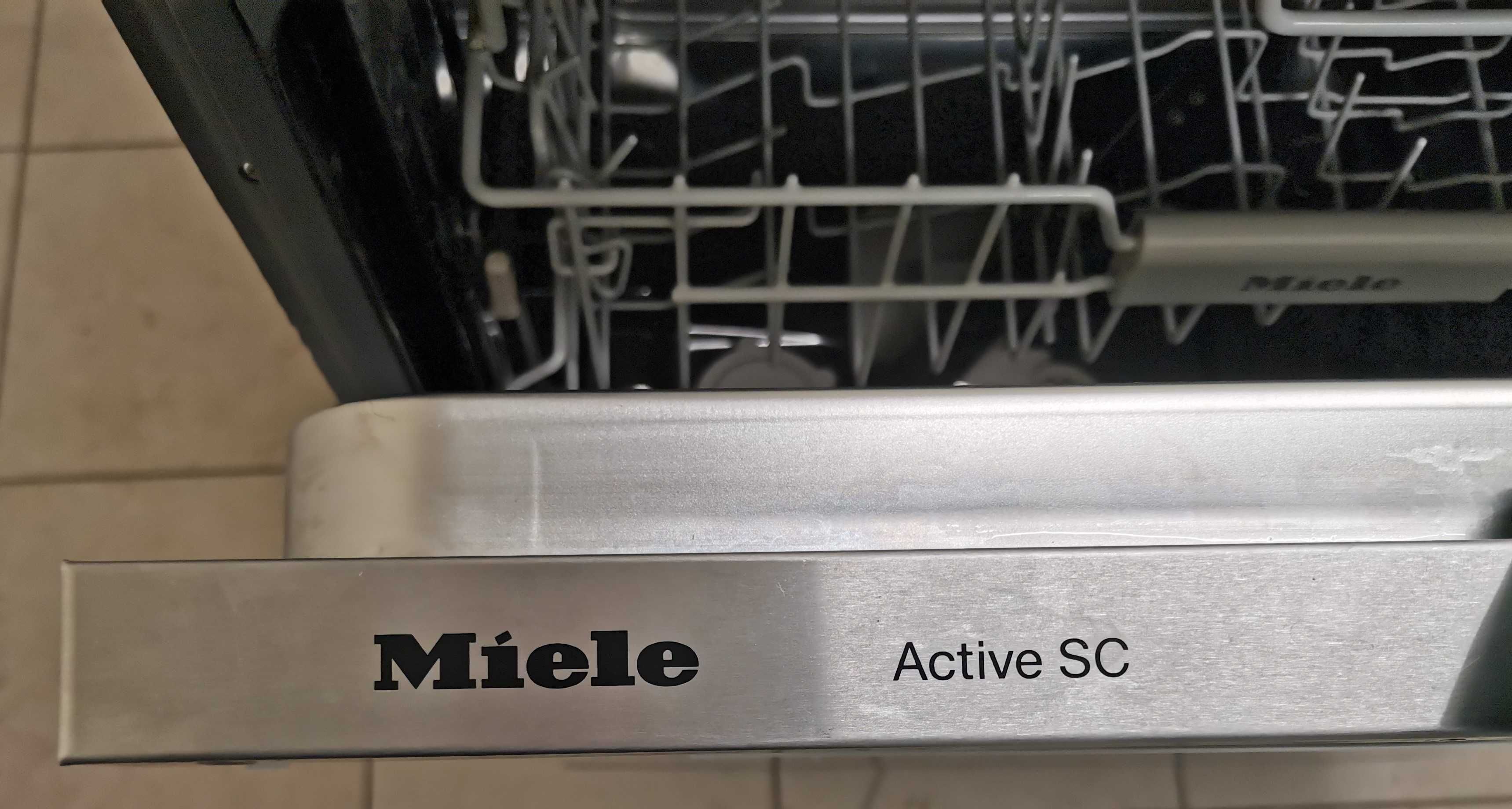 Продавам Съдомиялна за пълно вграждане MIELE 60см. ГЕРМАНИЯ