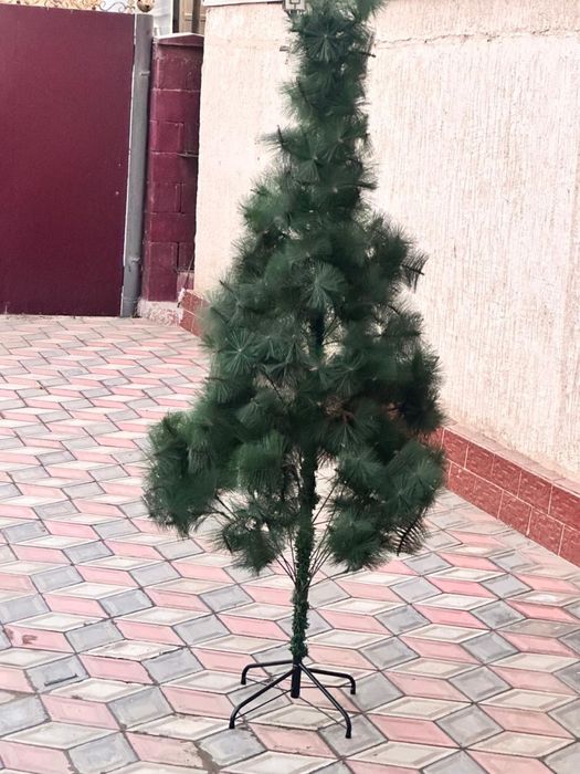 Продаю елку 2х метровую