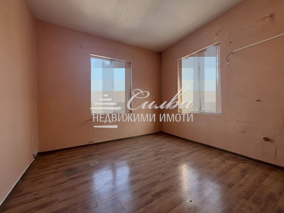 Отдава се под наем офис – кв. Център!