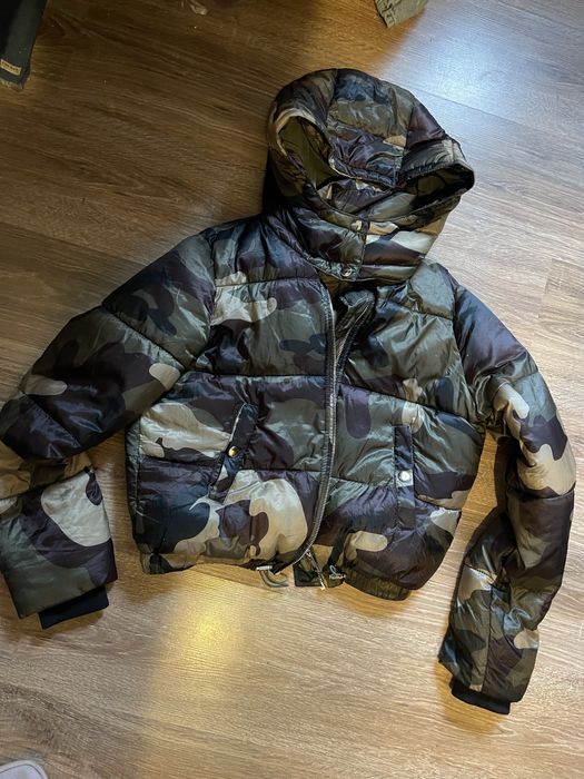 Geaca Bershka.          S