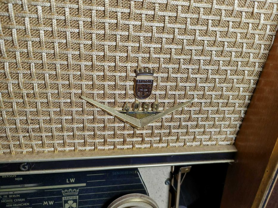 Radio-uri cu Lămpi Vintage - Grundig & Loewe Opta Komet Piese Colecție