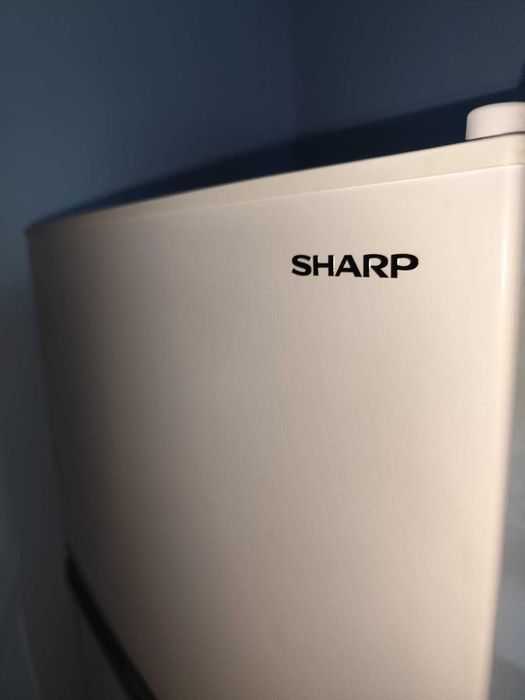 Vînd frigider Sharp, aflat într-o stare excelentă