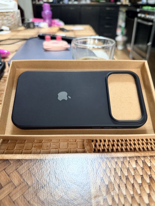 Iphone 17 Pro Max оригинален кейс