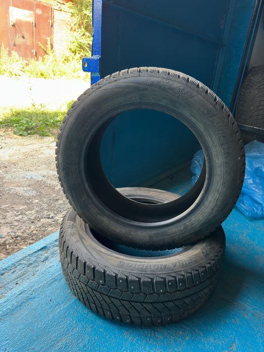 Резина зимняя в хорошем состоянии 205/55  R16.