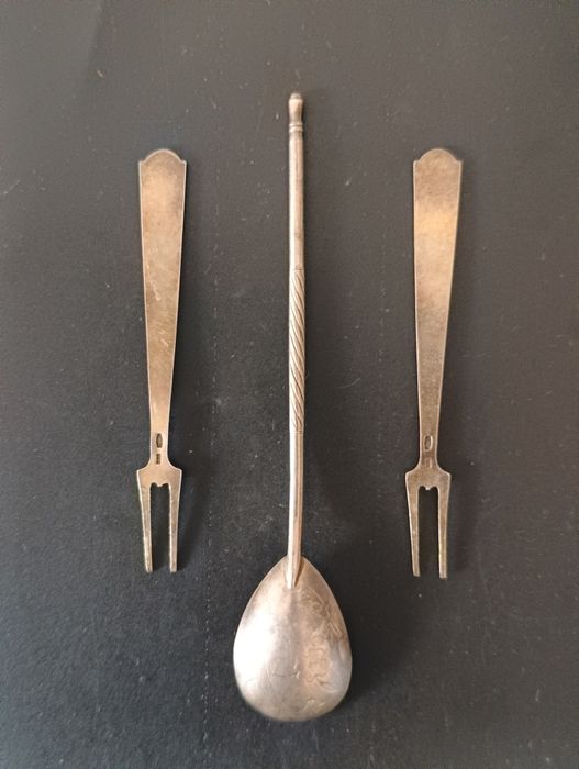 Продаëтся Набор Серебрянных ложки и вилок.