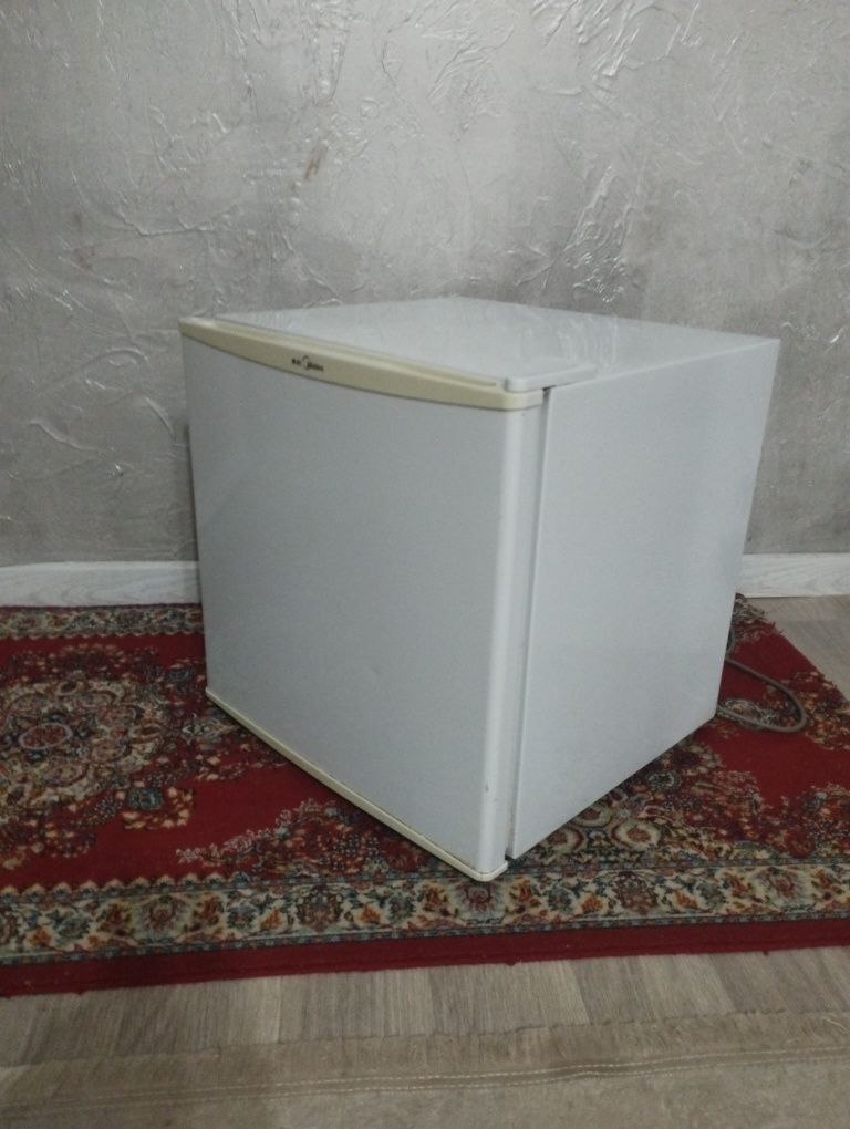 Мини холодильник Midea