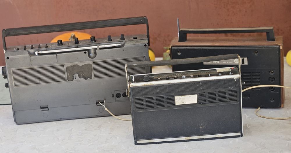Radio vechi,  piese.