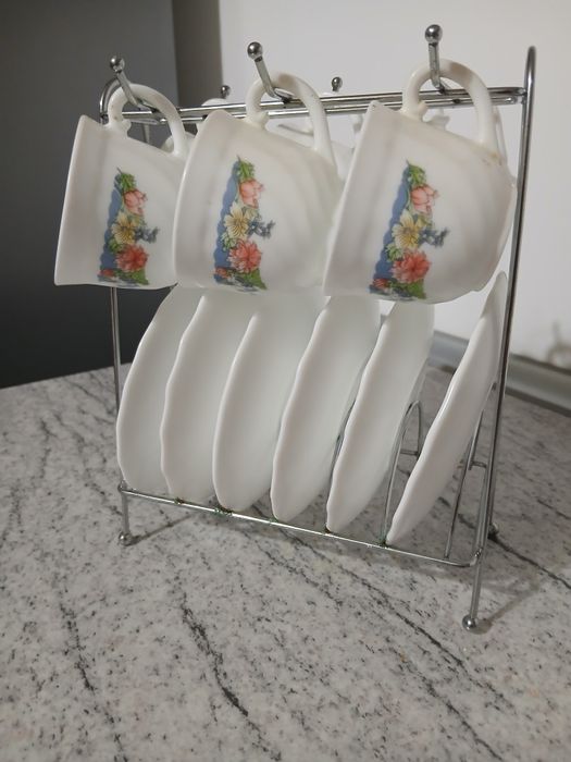 Set Luminarc nou fara eticheta format din 6 cesti si 6 farfurii+suport