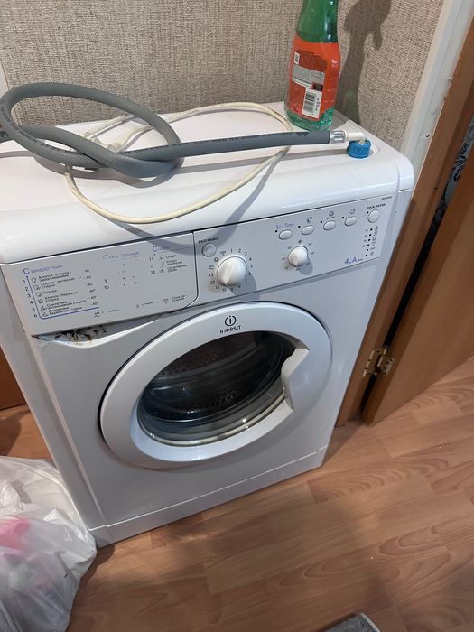 Продам стиральную машину Indesit