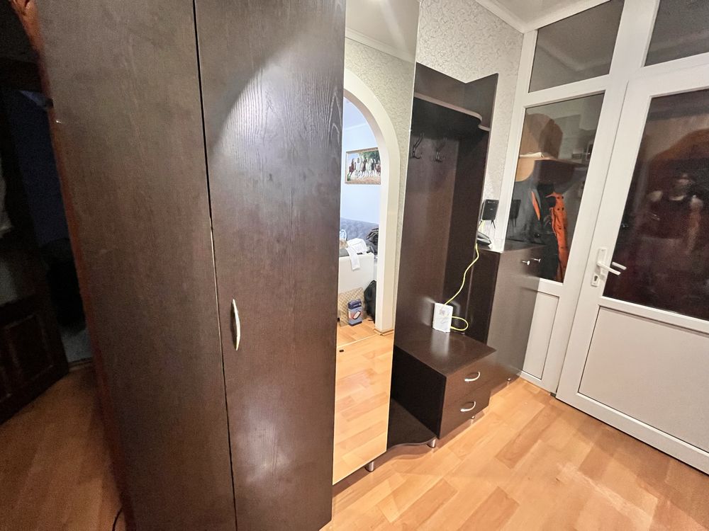 продам б/у прихожую