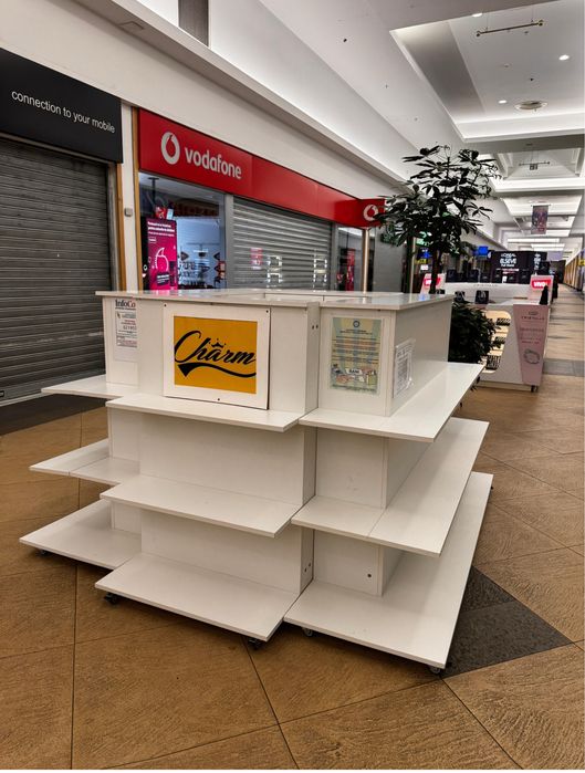 Mobilier stand insula comerciala 2x2m